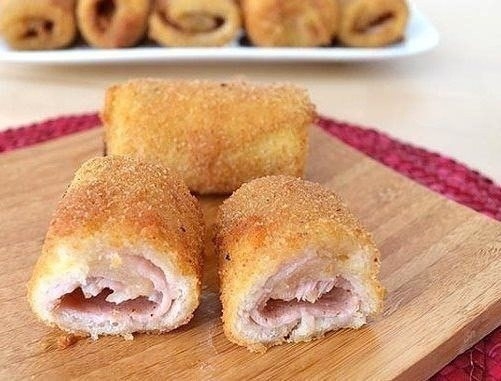 ЖАРЕНЫЕ РУЛЕТИКИ ИЗ ХЛЕБА C СЫРОМ И ВЕТЧИНОЙ ЖАРЕНЫЕ РУЛЕТИКИ ИЗ ХЛЕБА C СЫРОМ И ВЕТЧИНОЙ
