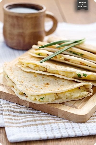 Лепешки с начинкой из картофеля с луком Лепешки с начинкой из картофеля с луком