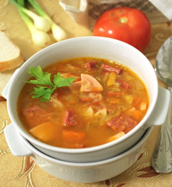 Капустный суп с колбасками Капустный суп с колбасками