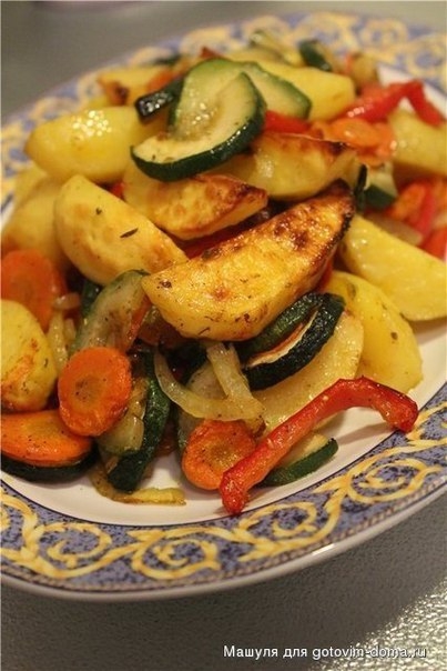 Картофель маринованный и запеченный в духовке с овощами