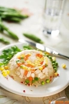 Заливное с яйцами