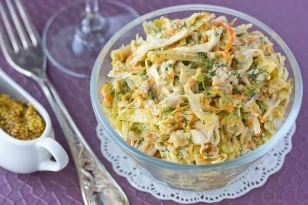 Салат с копчёной курицей и лавашом Салат с копчёной курицей и лавашом