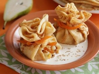Блины с начинкой из кураги с орехами и медом