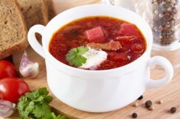 Свекольник с тушенкой
