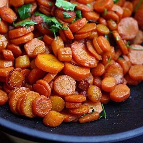 Тушенная пряная морковка