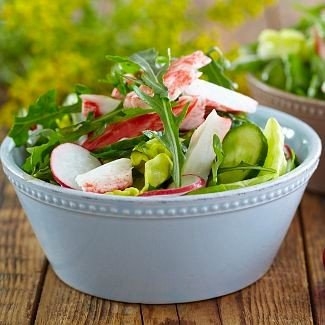Зеленый салат с крабовыми палочками Зеленый салат с крабовыми палочками