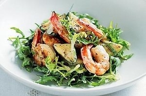 Салат с креветками и жареными кабачками Салат с креветками и жареными кабачками
