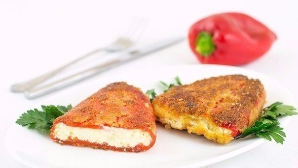 Перец, фаршированный брынзой («чушка бюрек») Перец, фаршированный брынзой («чушка бюрек»)