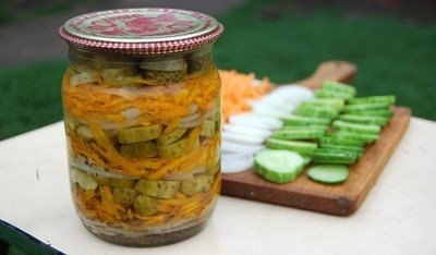 Маринованный салат из огурцов Маринованный салат из огурцов
