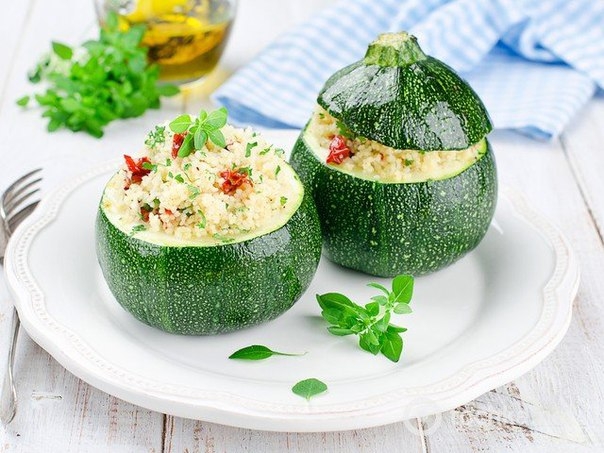 Цуккини, фаршированные овощами и рисом Цуккини, фаршированные овощами и рисом