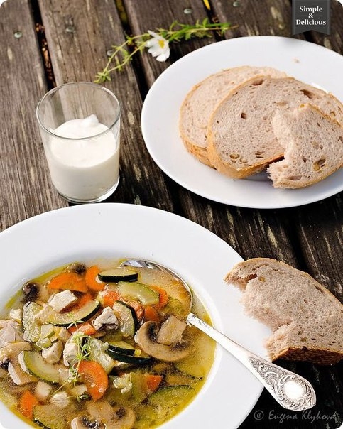 Куриный суп с кабачком и грибами Куриный суп с кабачком и грибами