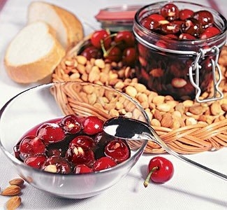 Варенье из черешни с абрикосовыми косточками