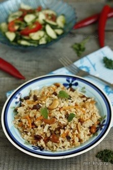 Индийский плов с изюмом и кешью Индийский плов с изюмом и кешью