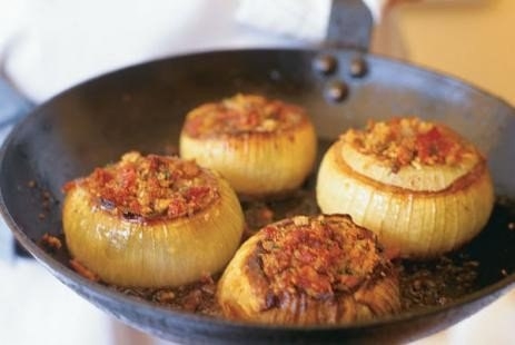 РЕПЧАТЫЙ ЛУК, ФАРШИРОВАННЫЙ МЯСОМ