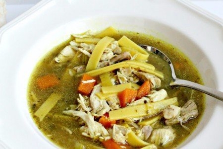 Куриная лапша с сельдереем и помидорами Куриная лапша с сельдереем и помидорами