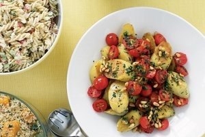 Картофельный салат с помидорами черри