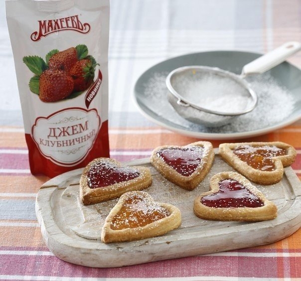 Миндальное печенье-сердечки с джемом или шоколадом Миндальное печенье-сердечки с джемом или шоколадом