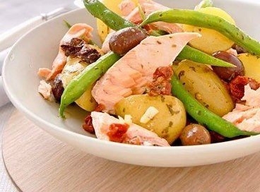 Картофельный салат с вареным лососем Картофельный салат с вареным лососем