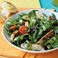 Пряный салат с рукколой и курицей Пряный салат с рукколой и курицей
