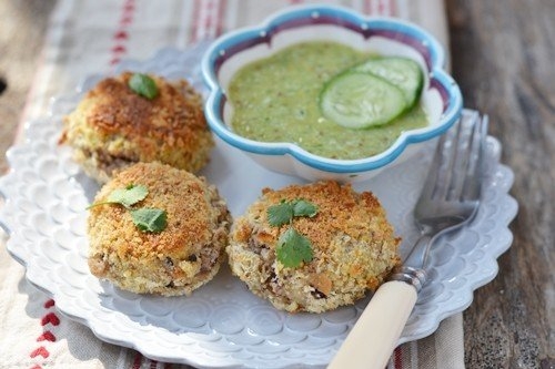 Котлеты из фасоли с сыром и огуречным соусом Котлеты из фасоли с сыром и огуречным соусом