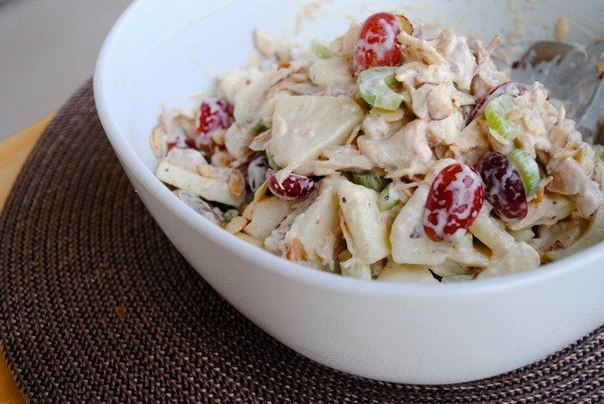 Салат "Уолдорф" с курицей Салат "Уолдорф" с курицей
