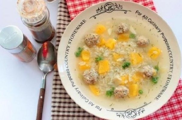 Тыквенный суп с рисом и фрикадельками Тыквенный суп с рисом и фрикадельками