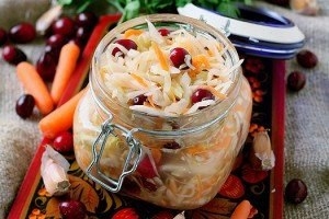 Квашеная капуста с клюквой и тмином Квашеная капуста с клюквой и тмином