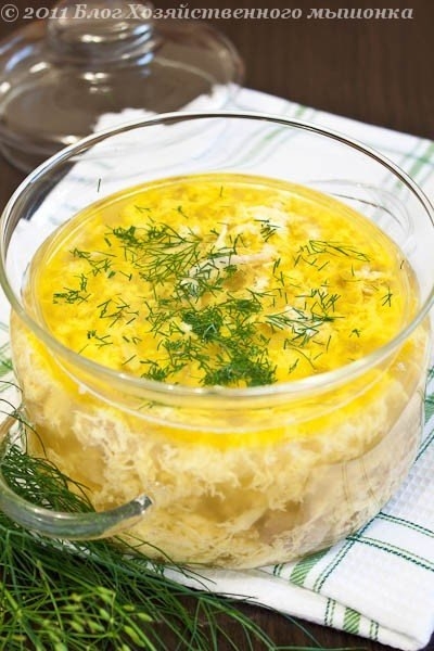 Куриный бульон с яйцом Куриный бульон с яйцом
