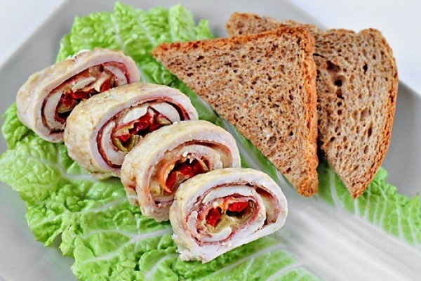 Куриные рулеты с ветчиной, сыром и сладким перцем Куриные рулеты с ветчиной, сыром и сладким перцем