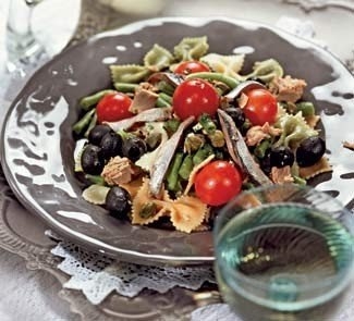 Салат из тунца с макаронами Салат из тунца с макаронами