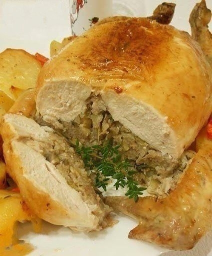 Праздничная фаршированная курица без костей Праздничная фаршированная курица без костей