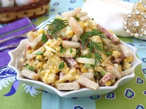 САЛАТ С СУХАРИКАМИ И КОЛБАСОЙ САЛАТ С СУХАРИКАМИ И КОЛБАСОЙ