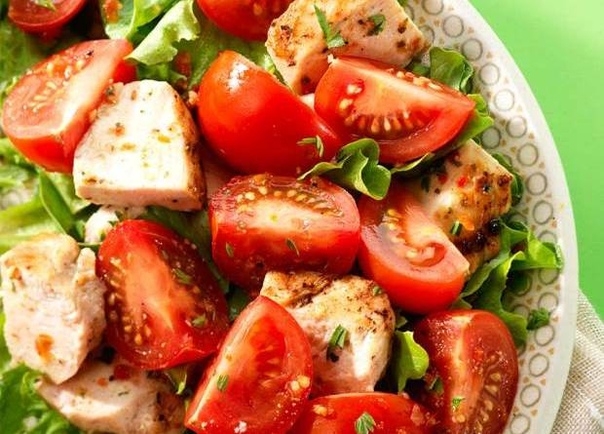 Салат с курицей и помидорами черри Салат с курицей и помидорами черри