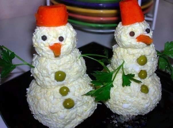 Закуска из сыра с чесноком и майонезом Закуска из сыра с чесноком и майонезом