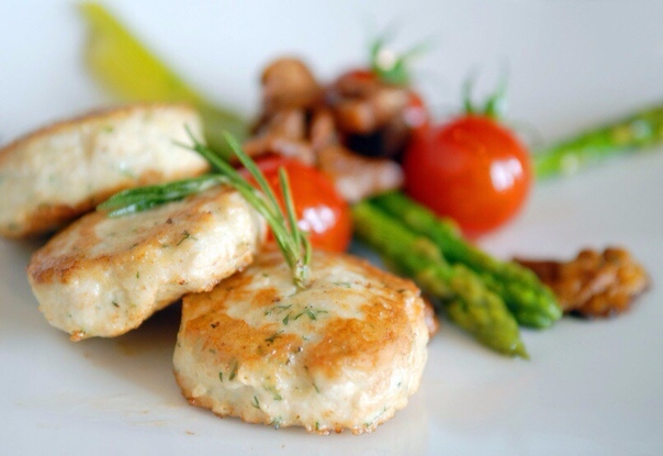 Нежные куриные котлеты с творогом и цукини Нежные куриные котлеты с творогом и цукини