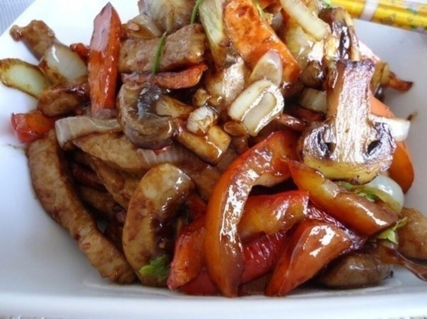 Куриное филе тушенное с овощами Куриное филе тушенное с овощами