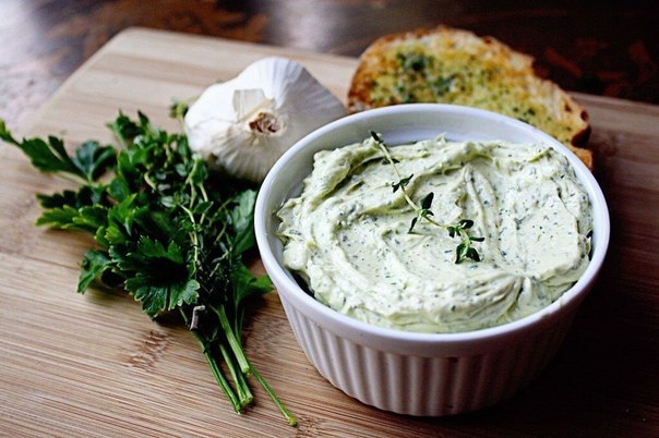Творожная паста с чесноком и зеленью: белковый перекус! Творожная паста с чесноком и зеленью: белковый перекус!