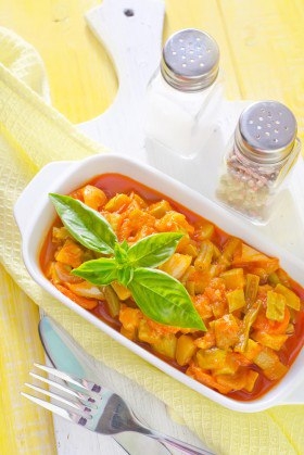 Диетическая тушеная курочка с базиликом Диетическая тушеная курочка с базиликом