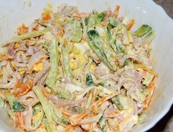 Салат "Восторг" с кальмаром, огурцом и моркови Салат "Восторг" с кальмаром, огурцом и моркови