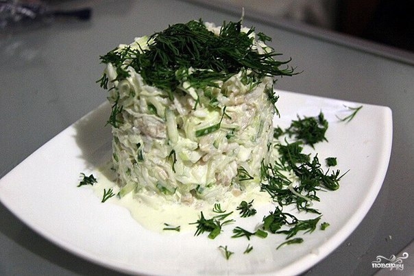 Салат с кальмарами и капустой Салат с кальмарами и капустой