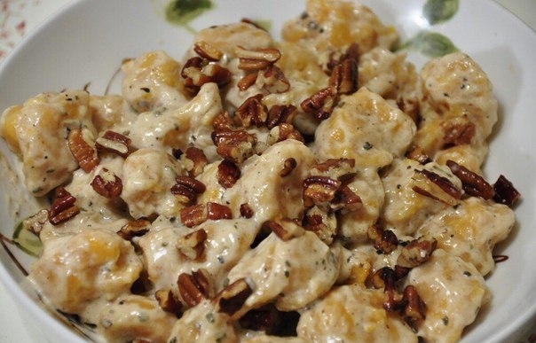 Курица, тушеная с шампиньонами Курица, тушеная с шампиньонами