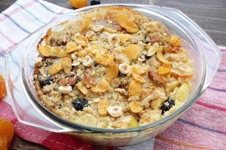 Овсянка с яблоками и изюмом в духовке Овсянка с яблоками и изюмом в духовке