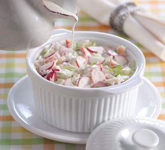 Низкокалорийная окрошка с курицей