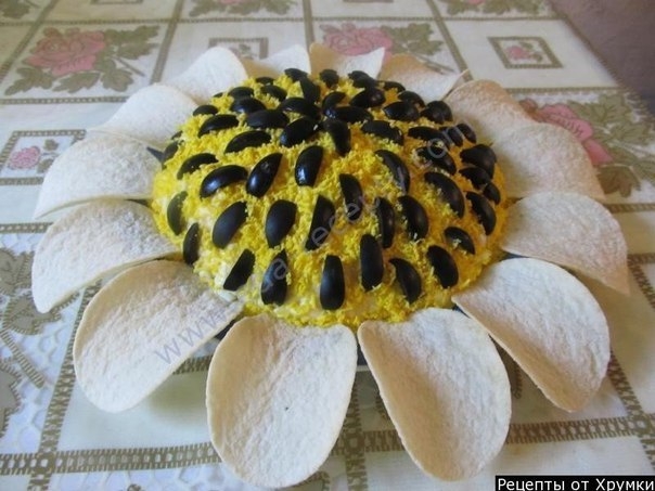 САЛАТ ПОДСОЛНУХ ИЗ КУРИЦЫ С ЧИПСАМИ