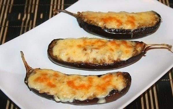 Грибной жульен в баклажанах