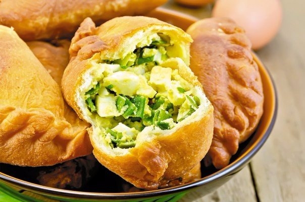 Пирожки с зеленым луком и яйцом