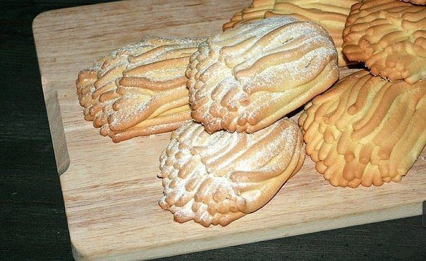 Взрослое поколение печенье через мясорубку – «хризантемы» — ассоциируют с детством. Взрослое поколение печенье через мясорубку – «хризантемы» — ассоциируют с детством.