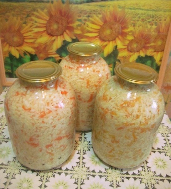Каждый год делаю очень вкусную маринованную капусту в банках. Каждый год делаю очень вкусную маринованную капусту в банках.