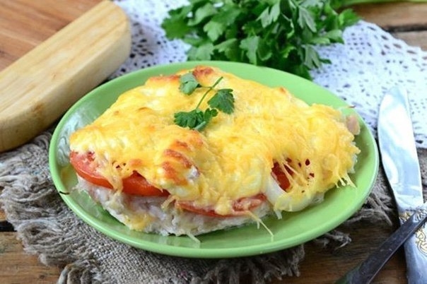 Куриная грудка в шубке под сыром. Куриная грудка в шубке под сыром.