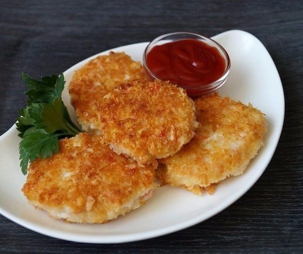 КОТЛЕТЫ С СЫРОМ И КРАБОВЫМИ ПАЛОЧКАМИ